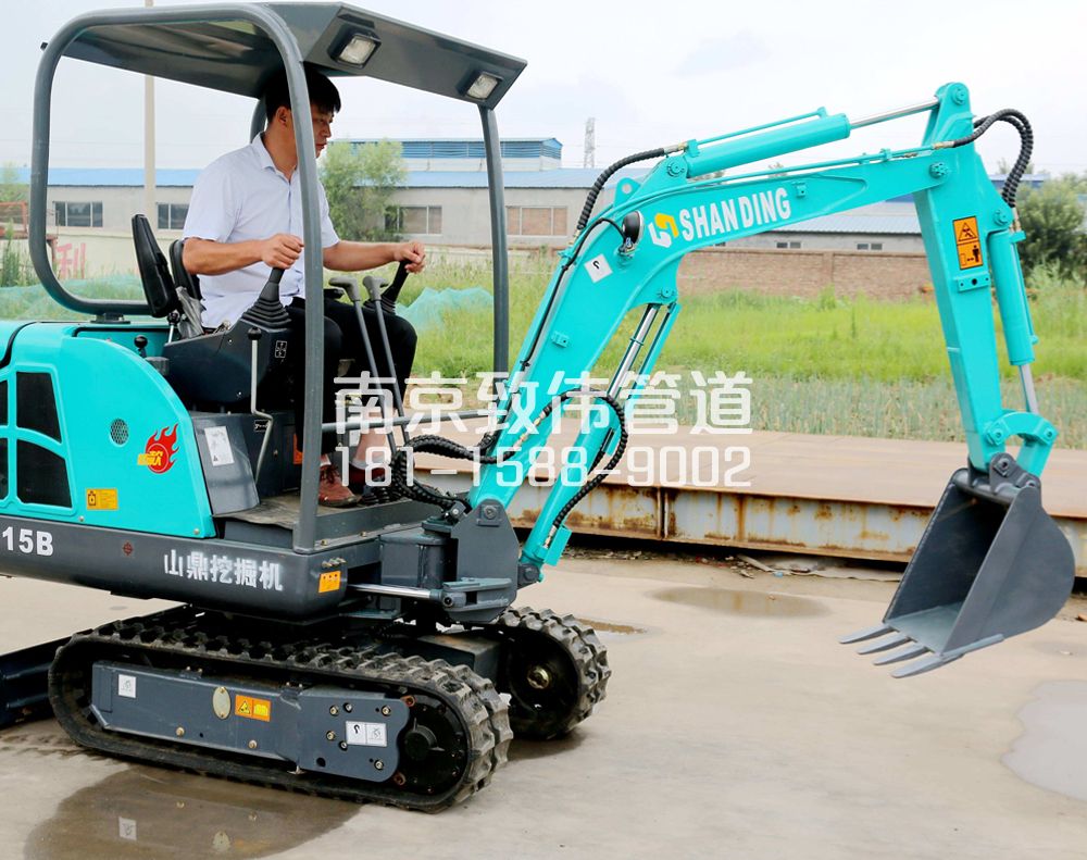 马群村小型挖机